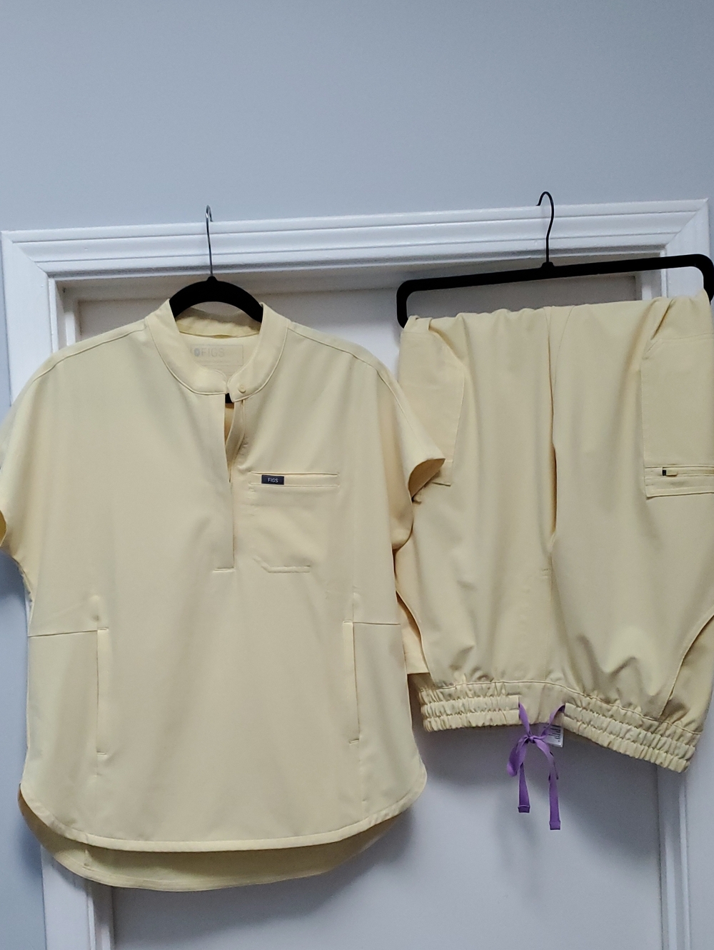 Figs Women's Butter Yellow Scrub Set Set